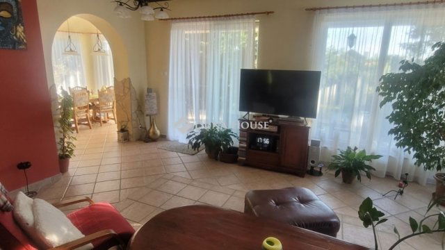 Eladó családi ház, Szadán 209.9 M Ft, 6 szobás