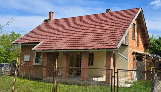 Eladó családi ház, Tiszaföldváron 13.9 M Ft, 3 szobás