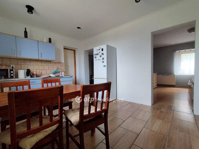 Eladó családi ház, Tamásiban 10 M Ft, 2 szobás