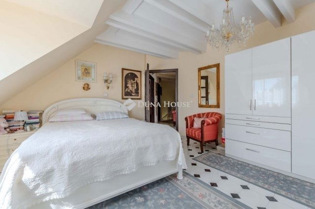 Eladó családi ház, Leányfaluban 189 M Ft, 6 szobás