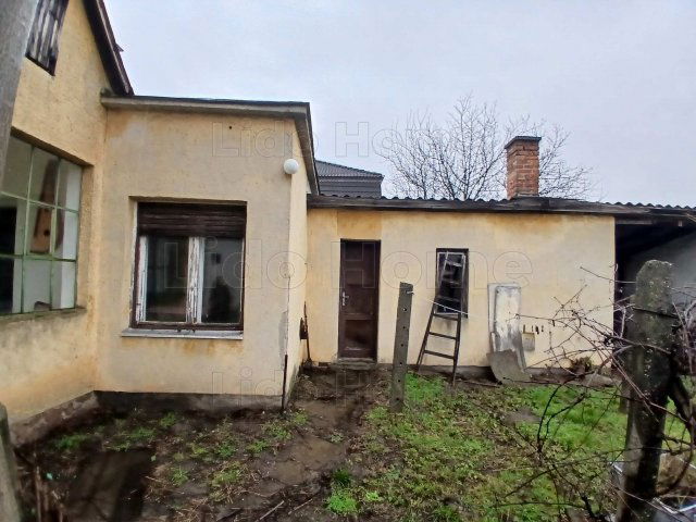 Eladó családi ház, Kisbéren 29.9 M Ft, 2 szobás