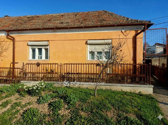 Eladó ikerház, Noszvajon 24.99 M Ft, 2 szobás