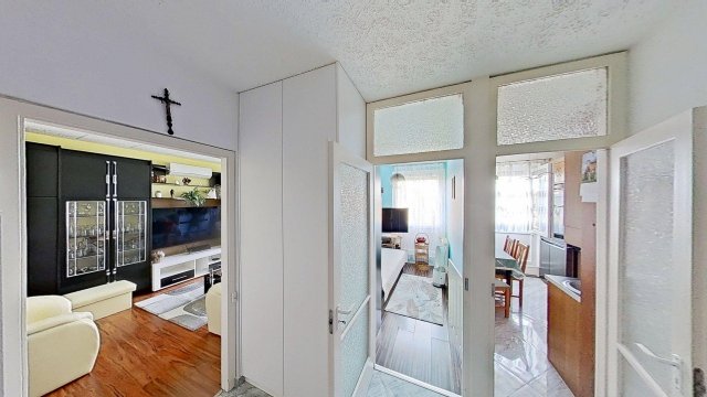 Eladó panellakás, Komlón, Alkotmány utcában 35.5 M Ft