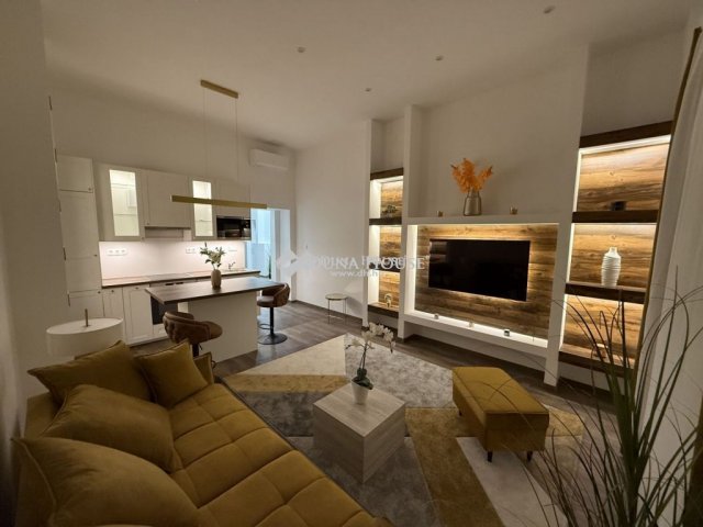 Eladó téglalakás, VII. kerületben, Dózsa György úton