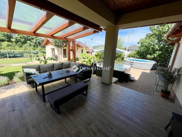 Eladó családi ház, Ballószögön 149.9 M Ft, 5 szobás