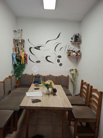 Eladó panellakás, Szekszárdon 37.5 M Ft, 2 szobás