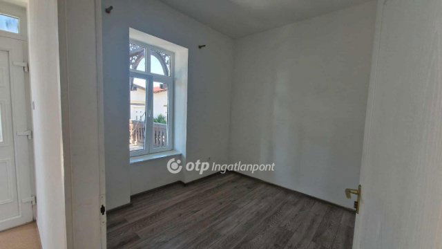 Eladó téglalakás, Tápiószelén 29.99 M Ft, 1+3 szobás