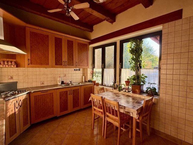 Eladó családi ház, Székesfehérvárott, Fő utcában 135 M Ft