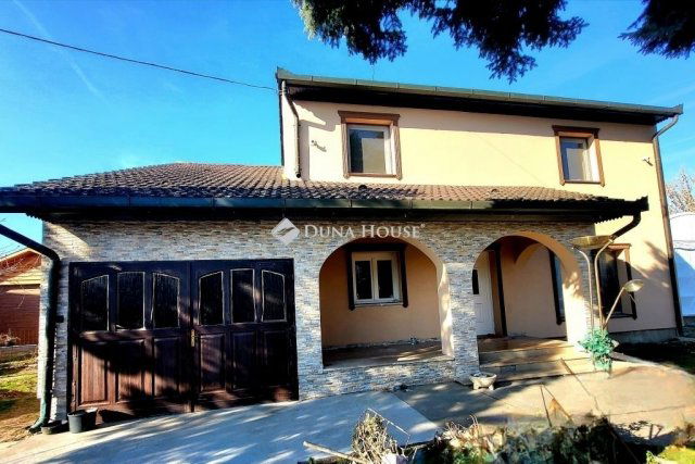 Eladó családi ház, Balástyán 84.5 M Ft, 6 szobás