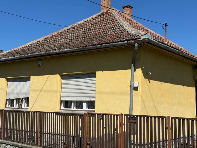 Eladó családi ház, Jászladányon 11.2 M Ft, 3 szobás