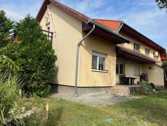 Eladó családi ház, Taksonyon 99.9 M Ft, 4 szobás