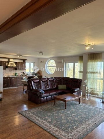 Eladó családi ház, Csomádon 147 M Ft, 4 szobás