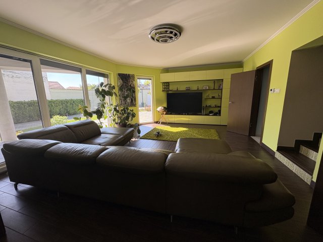 Eladó családi ház, Székesfehérvárott 281 M Ft, 5 szobás