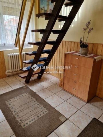 Eladó családi ház, Vácon 109 M Ft, 5 szobás