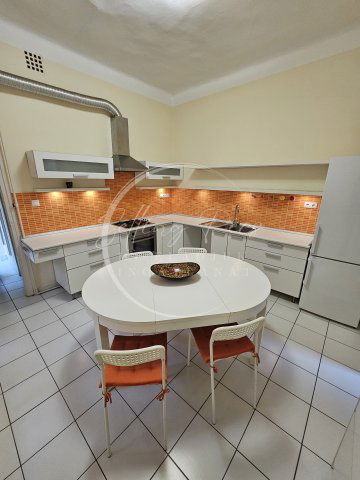 Eladó téglalakás, Pécsett, Mária utcában 61 M Ft, 3 szobás