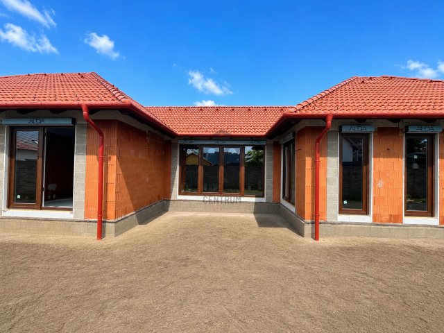 Eladó családi ház, Fóton 189.9 M Ft, 4 szobás