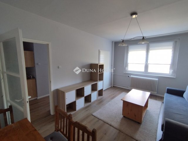 Eladó panellakás, Tatabányán 28.999 M Ft, 2 szobás