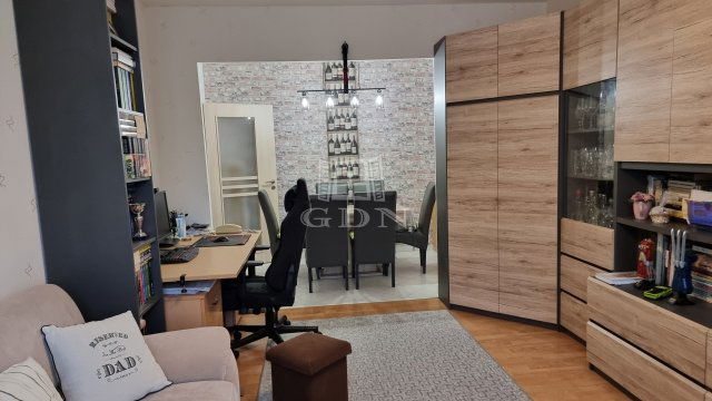 Eladó panellakás, Veszprémben 61.9 M Ft, 2+1 szobás