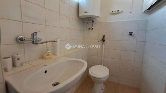 Eladó családi ház, Bakonyán 38.5 M Ft, 2 szobás