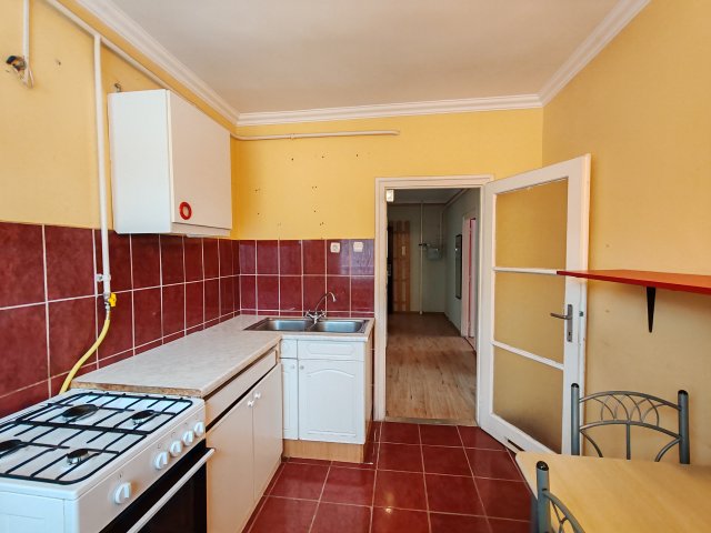 Eladó téglalakás, Szolnokon 33 M Ft, 2 szobás