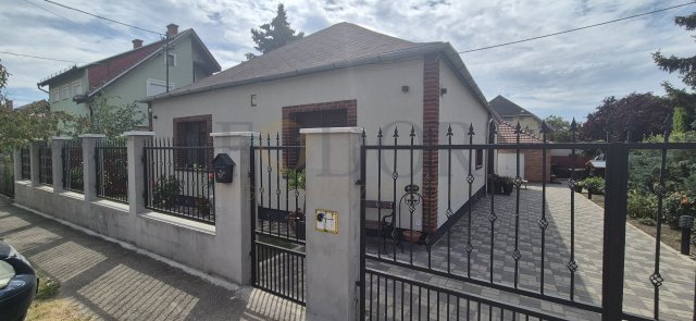 Eladó családi ház, Budapesten, XVIII. kerületben 129.9 M Ft