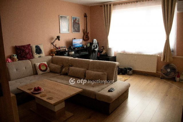 Eladó téglalakás, Mosonmagyaróváron 59.9 M Ft, 1+2 szobás