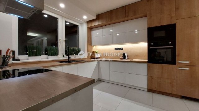 Eladó családi ház, Esztergomban 124 M Ft, 8 szobás