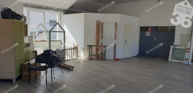 Eladó ipari ingatlan, Kecskeméten 379.9 M Ft