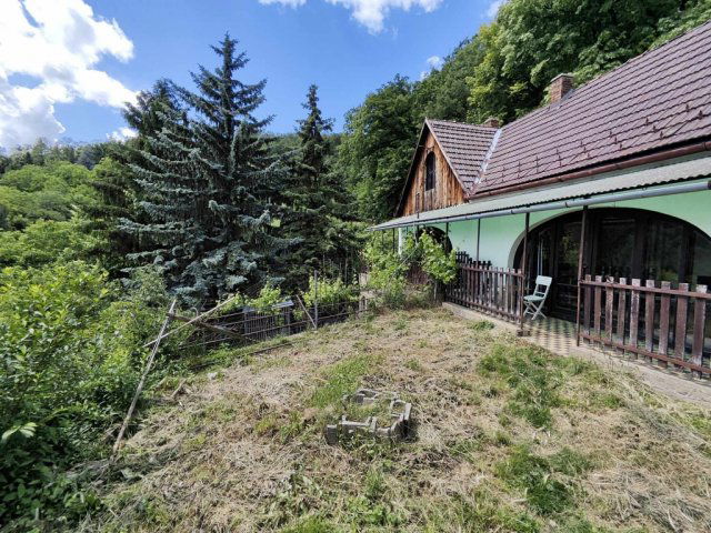 Eladó családi ház, Pécsett 29.9 M Ft, 1 szobás