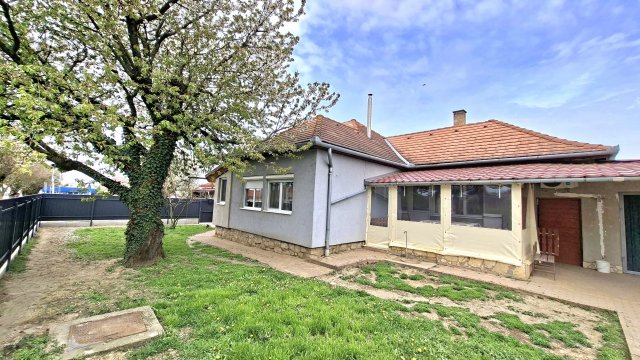 Eladó családi ház, Dombóváron 54.5 M Ft, 3 szobás