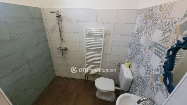 Eladó családi ház, Jászberényben 121.9 M Ft, 2 szobás