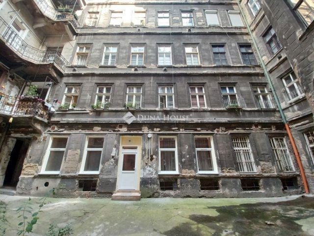 Eladó téglalakás, Budapesten, VI. kerületben 44.9 M Ft, 1 szobás