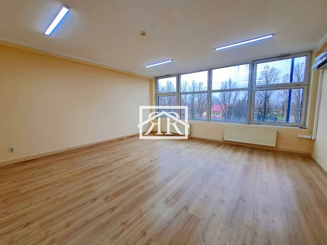 Kiadó iroda, Szegeden, Fonógyári úton 158 E Ft / hó