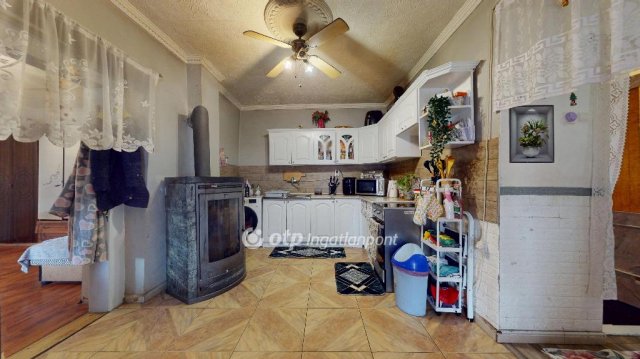 Eladó családi ház, Alsóvadászon 9.2 M Ft, 2+1 szobás