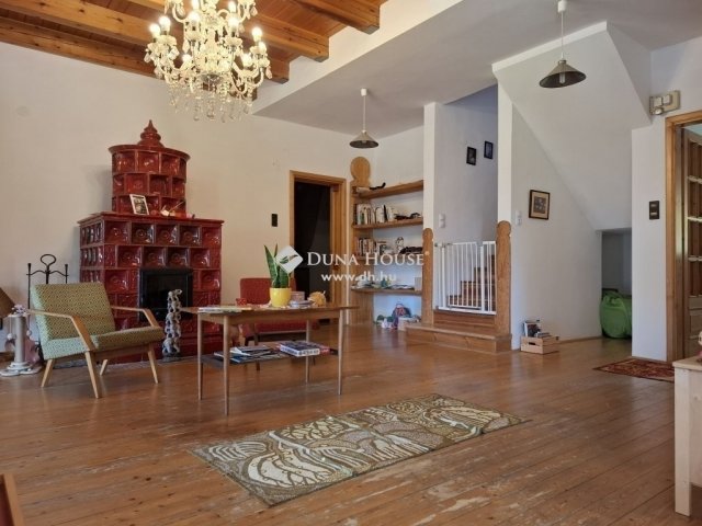 Eladó családi ház, Nagykovácsiban 189.9 M Ft, 8 szobás