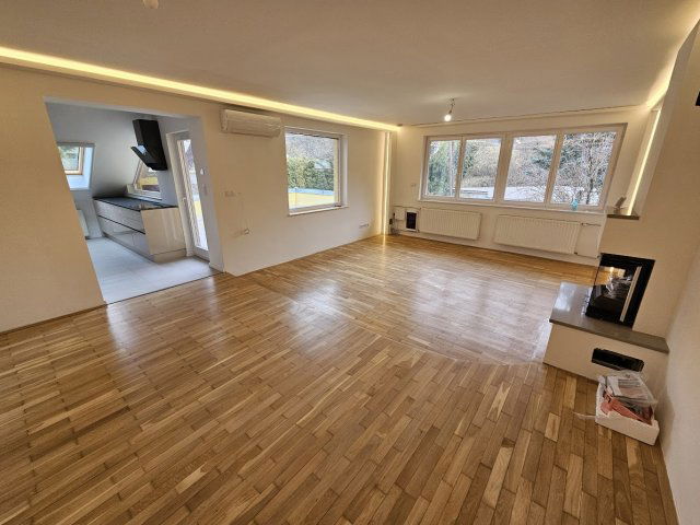 Eladó ikerház, Pécsett 123.9 M Ft, 4+1 szobás