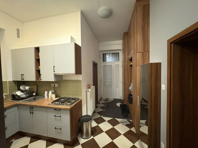 Kiadó téglalakás, albérlet, VII. kerületben, Almássy téren