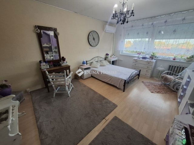 Eladó panellakás, Kiskunfélegyházán 32.9 M Ft, 2 szobás