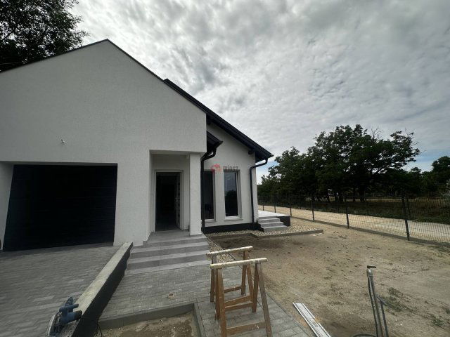 Eladó ikerház, Velencén 125 M Ft, 4 szobás