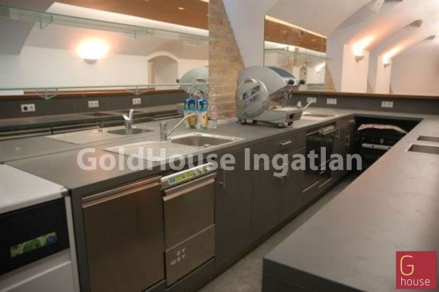 Eladó üzlethelyiség, Budapesten, VI. kerületben, Teréz körúton