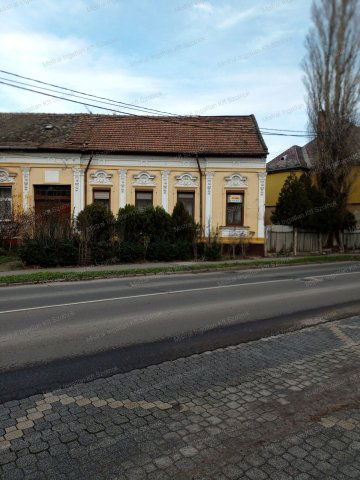 Eladó családi ház, Szolnokon 21.5 M Ft, 2 szobás