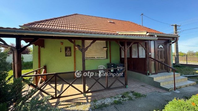 Eladó családi ház, Szabadegyházán 39.99 M Ft, 2 szobás
