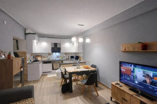 Eladó téglalakás, Dunaújvárosban 44 M Ft, 1+2 szobás