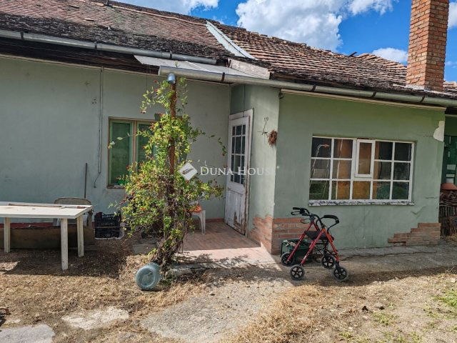 Eladó családi ház, Pomázon, Kossuth Lajos utcában 69 M Ft