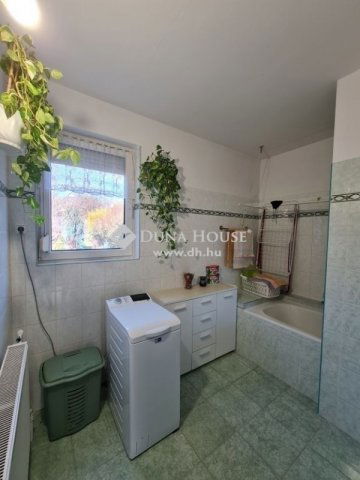 Eladó családi ház, Százhalombattán 127 M Ft, 5 szobás