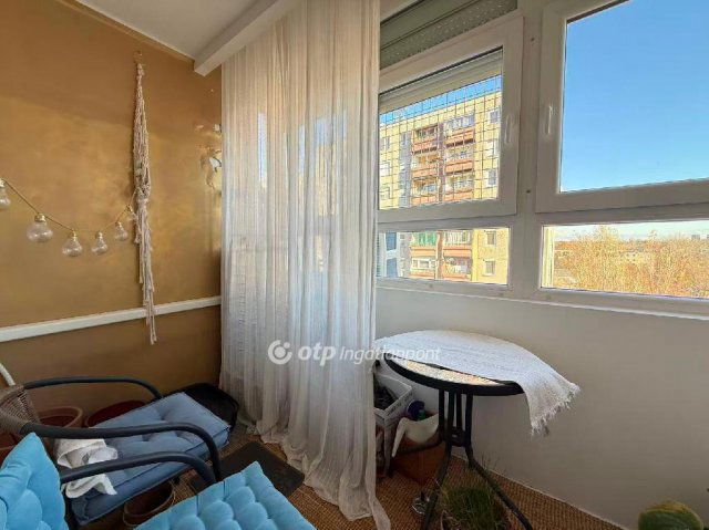 Eladó panellakás, Budapesten, III. kerületben 75 M Ft, 2 szobás