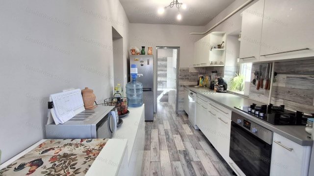Eladó családi ház, Szolnokon 56 M Ft, 3 szobás