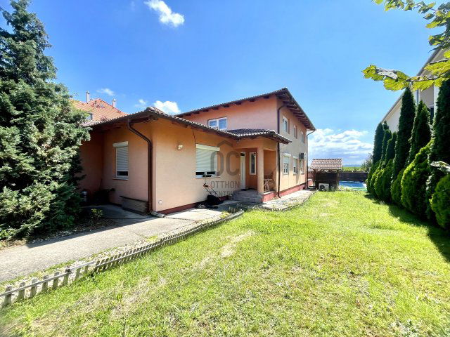 Eladó családi ház, Dunakeszin 190 M Ft, 7 szobás