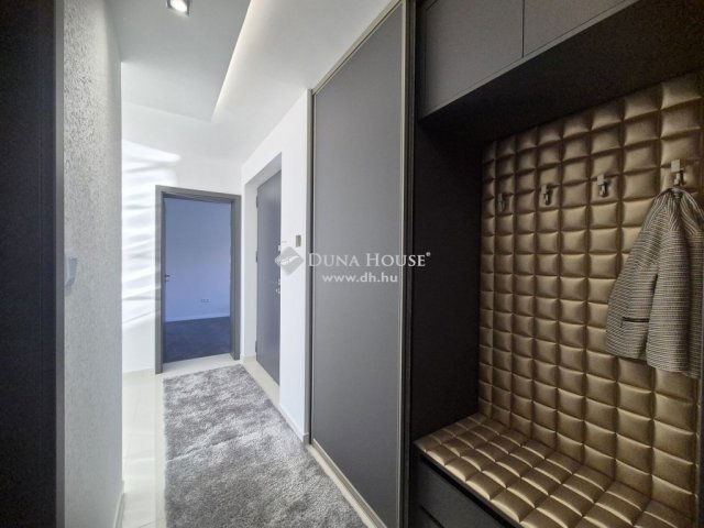 Eladó családi ház, Szentendrén 349.9 M Ft, 5 szobás