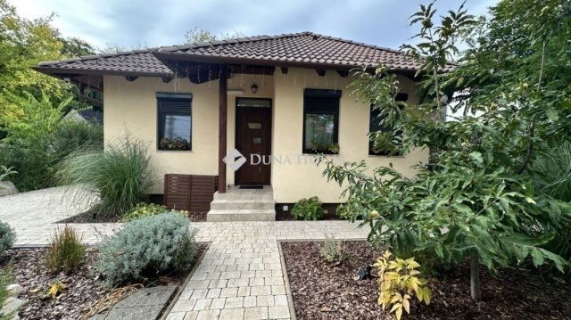 Eladó családi ház, Veresegyházon 105 M Ft, 4 szobás